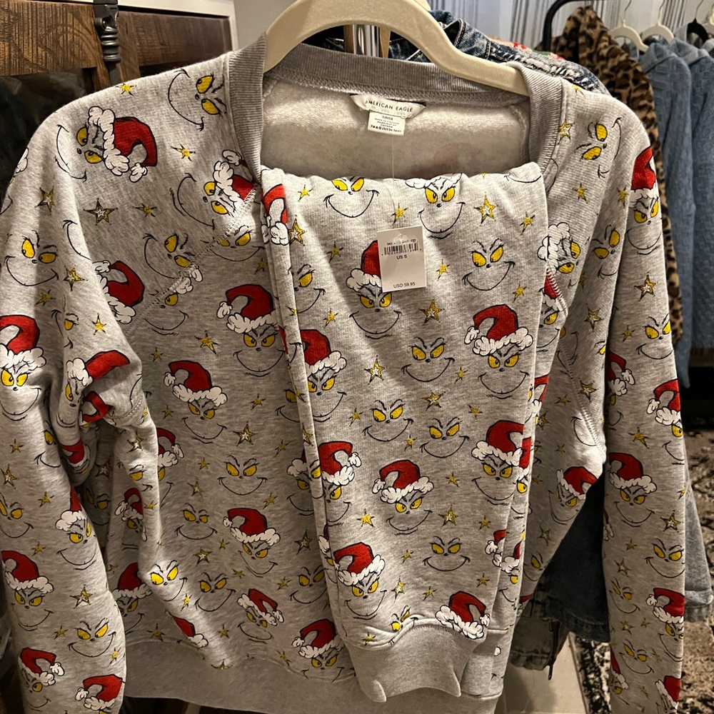 American Eagle Grinch Jogger Set Extra Small
